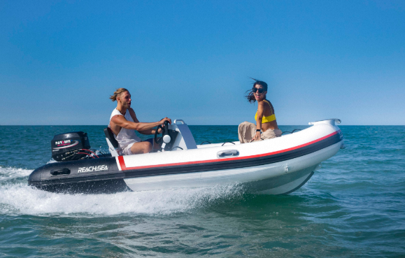 Características de um pequeno iate Adicionar barco RIB
