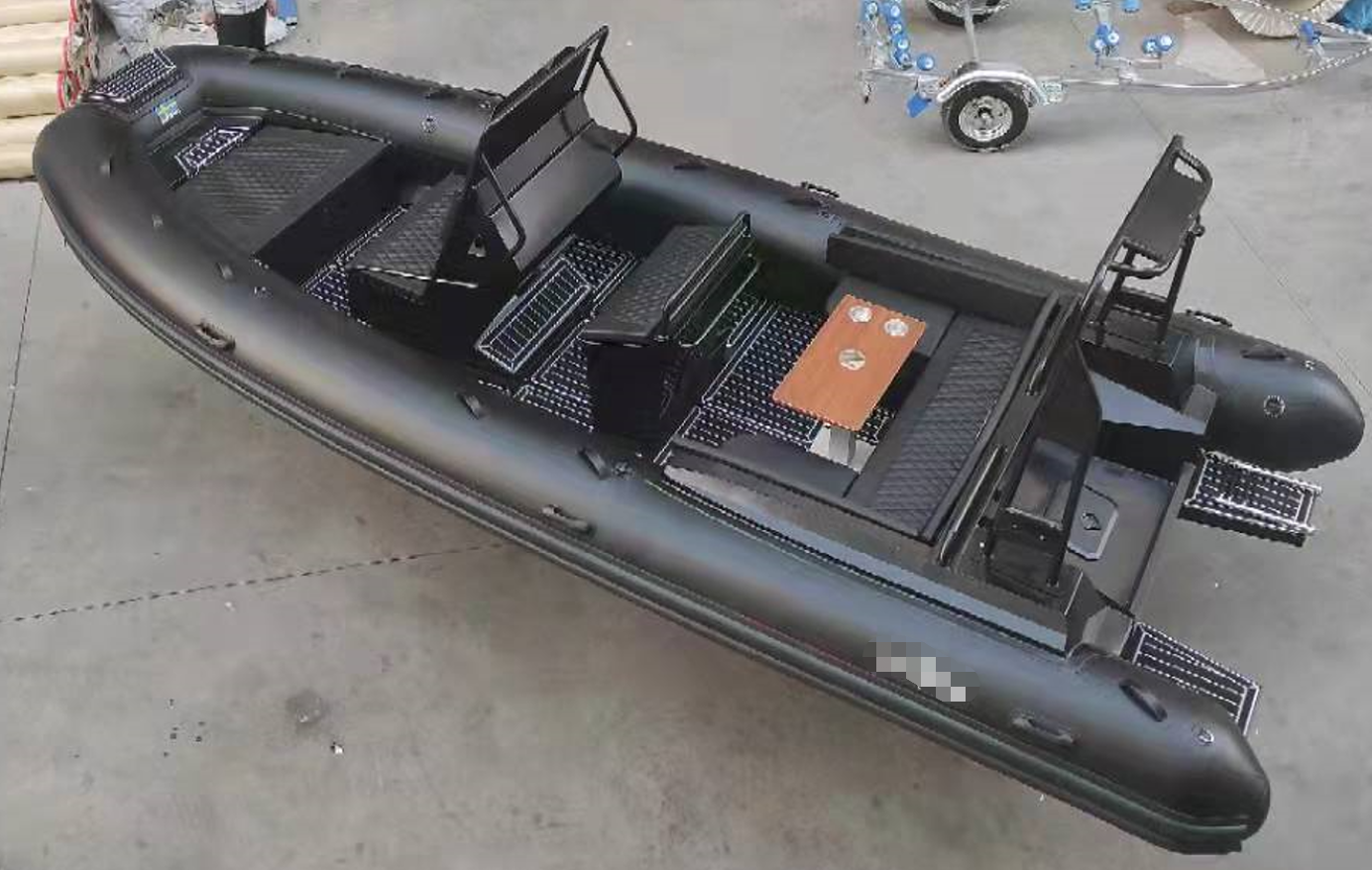 Se o barco RIB ainda girar frequentemente após ajustar o ângulo de montagem do motor, os seguintes motivos podem ser responsáveis